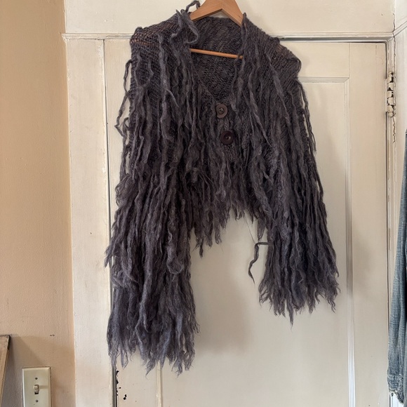Miss knit wear Fringed Gray Knit crop Cardigan 78% kid mohair 13% wool 9% nylon - Picture 1 of 4